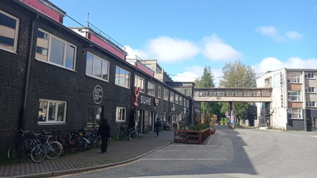 Politiche di sostenibilità urbana: cosa imparare dal quartiere Telliskivi in Estonia